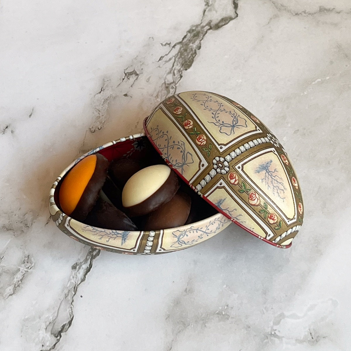 Fabergé-æg med 9 fyldte æg - forskellige designs